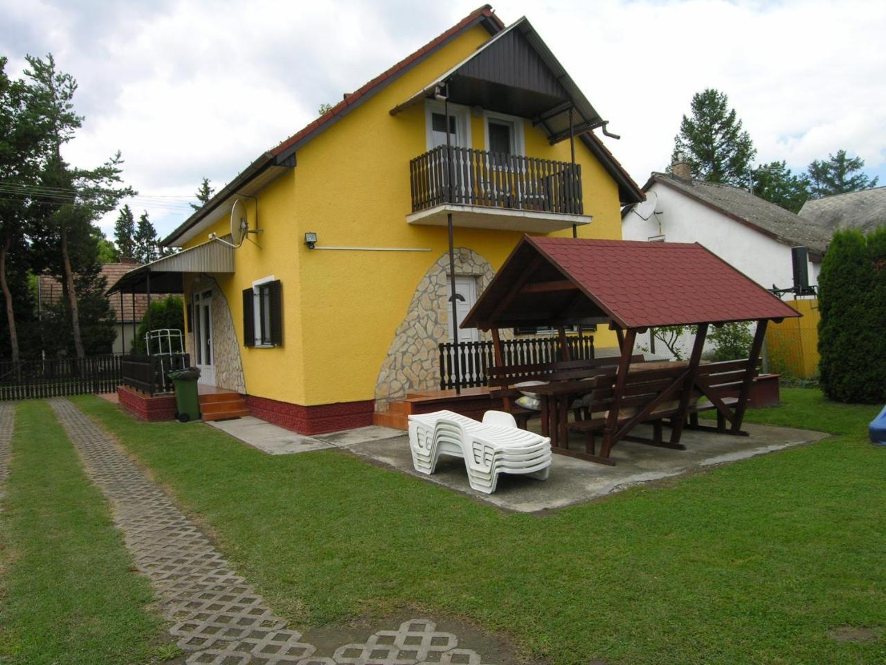 Holiday Home In Balatonmariafuerdo 19426 外观 照片
